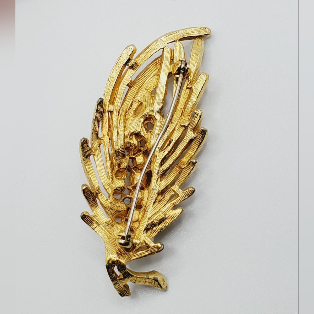 Vintage pearl feather gold brooch pin textured - Picture 3 of 5